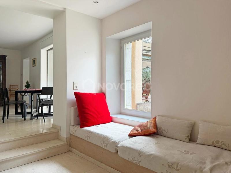 Maison - 236 m² - 7 pièces