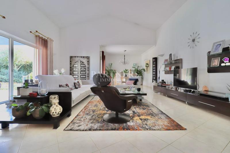 Maison - 320 m² - 8 pièces