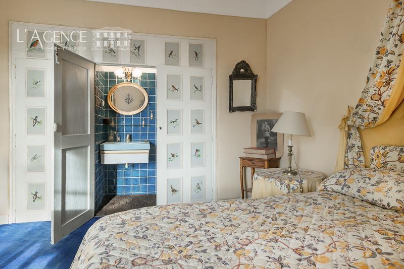 Maison - 1 100 m² - 18 pièces