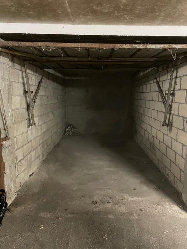 Parking / Garage - 11 m²