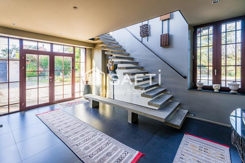 Maison - 748 m² - 11 pièces