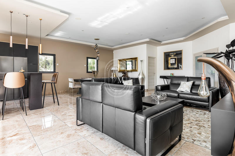 Villa - 169 m² - 5 pièces