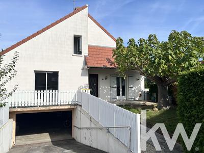 Maison - 240 m² - 8 pièces