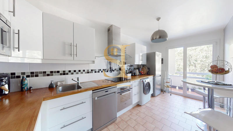 Appartement - 93 m² - 5 pièces