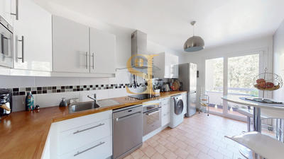 Appartement - 93 m² - 5 pièces