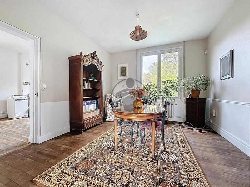 Maison - 287 m² - 10 pièces