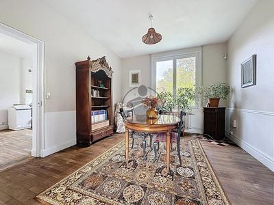 Maison - 287 m² - 10 pièces