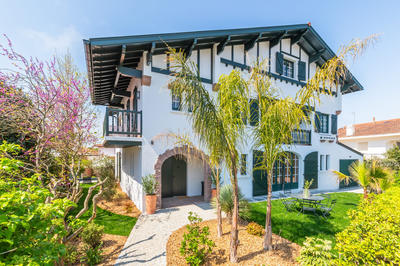 Maison - 290 m² - 8 pièces