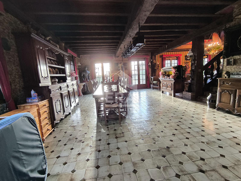 Maison - 290 m² - 7 pièces