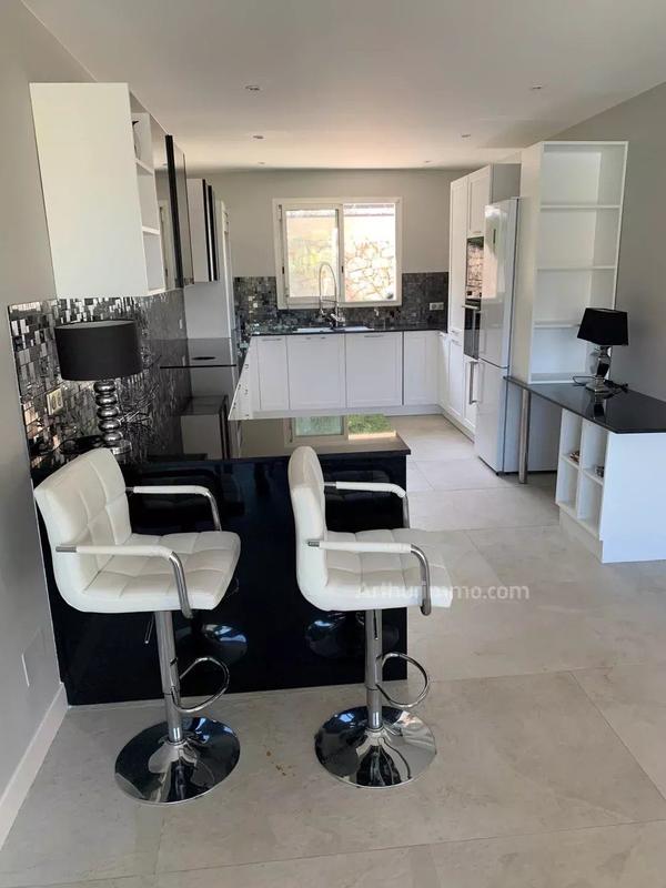 Maison - 320 m² - 7 pièces