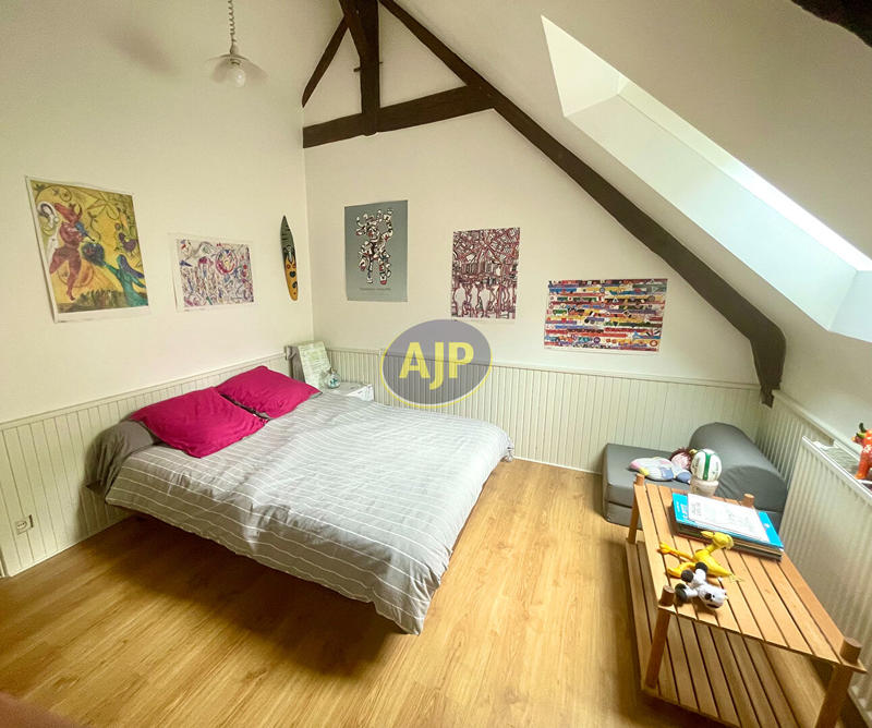 Maison - 225 m² - 8 pièces