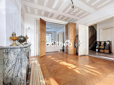 Maison - 226 m² - 8 pièces