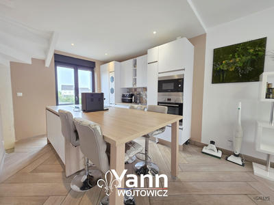 Maison - 98 m² - 5 pièces