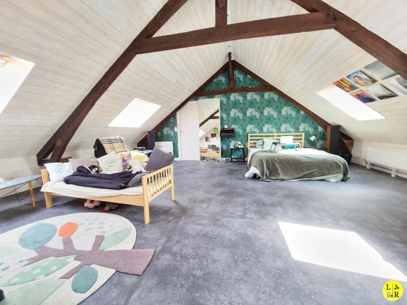 Maison - 248 m² - 9 pièces