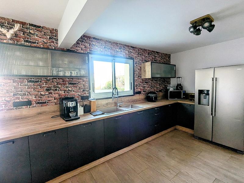 Maison - 170 m² - 9 pièces