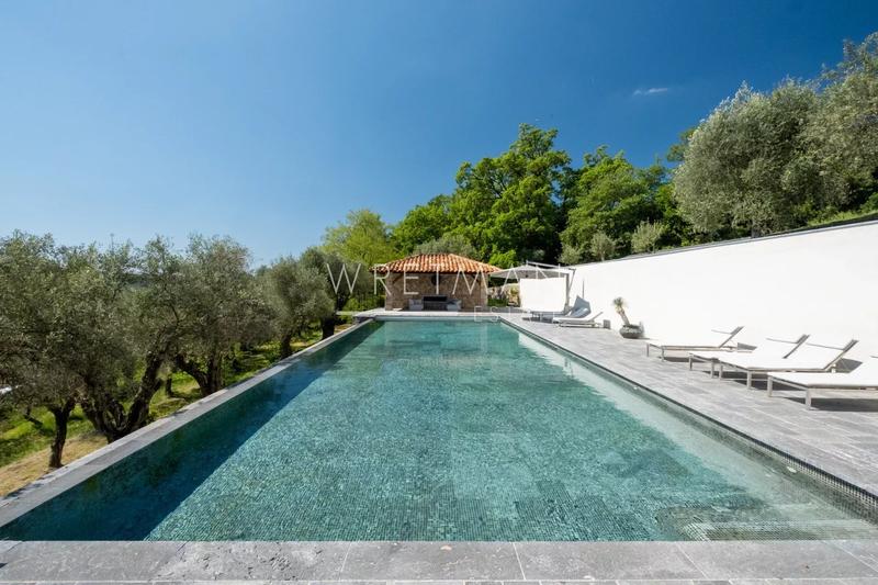 Villa - 320 m² - 7 pièces