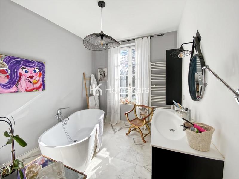 Maison de maîtres - 300 m² - 8 pièces