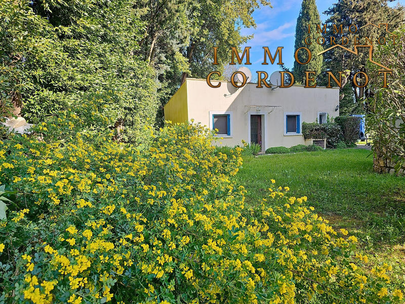 Maison traditionnelle - 237 m² - 9 pièces