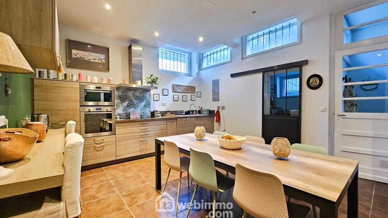 Maison de maîtres - 340 m² - 14 pièces