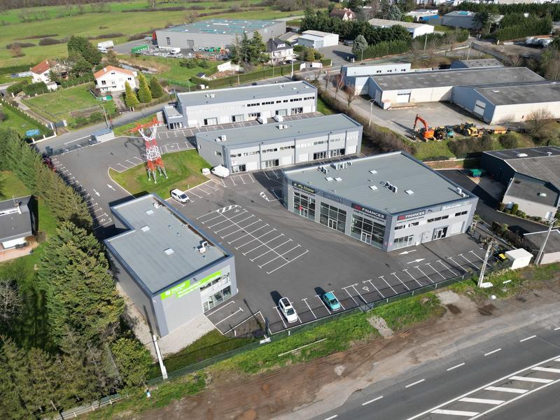 Local d'activités - 240 m² - 6 pièces