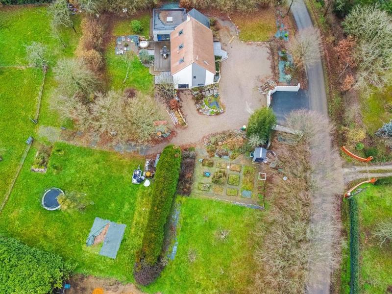 Maison - 230 m² - 8 pièces