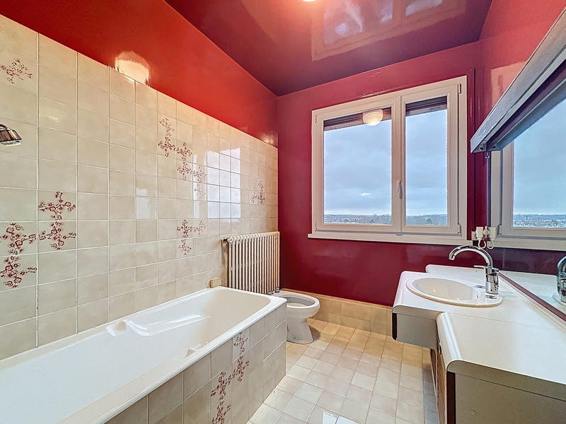 Appartement - 168 m² - 6 pièces