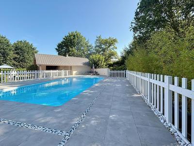 Maison - 254 m² - 7 pièces