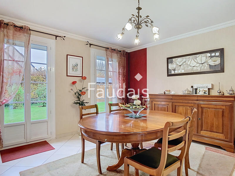 Maison - 180 m² - 8 pièces