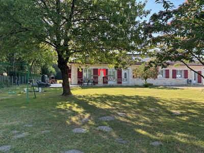 Maison - 208 m² - 9 pièces