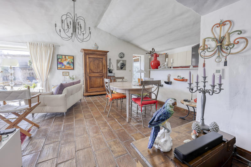 Propriété - 240 m² - 7 pièces