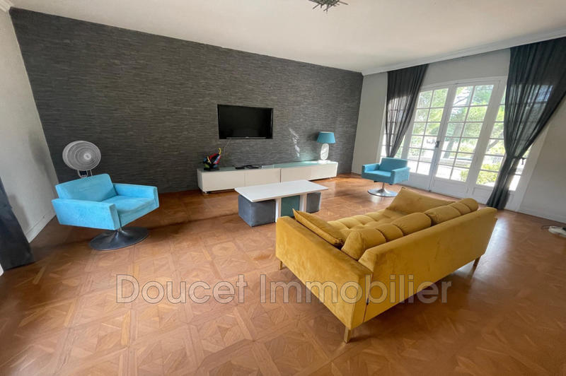 Maison - 350 m² - 9 pièces