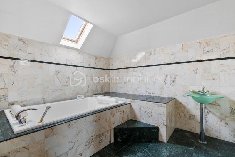 Maison - 189 m² - 8 pièces