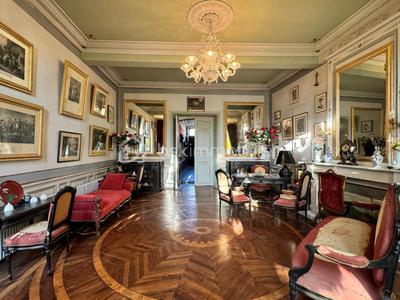 Demeure - 360 m² - 13 pièces