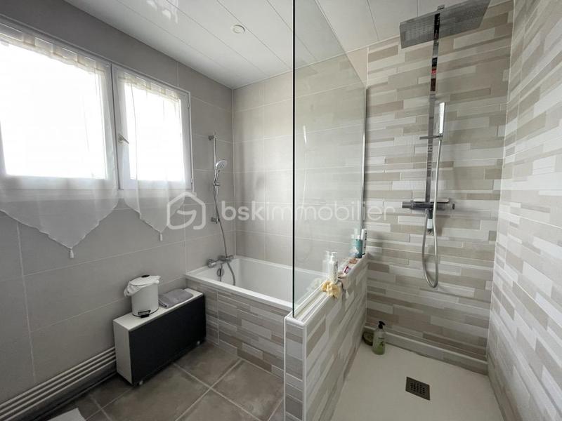 Propriété - 275 m² - 12 pièces