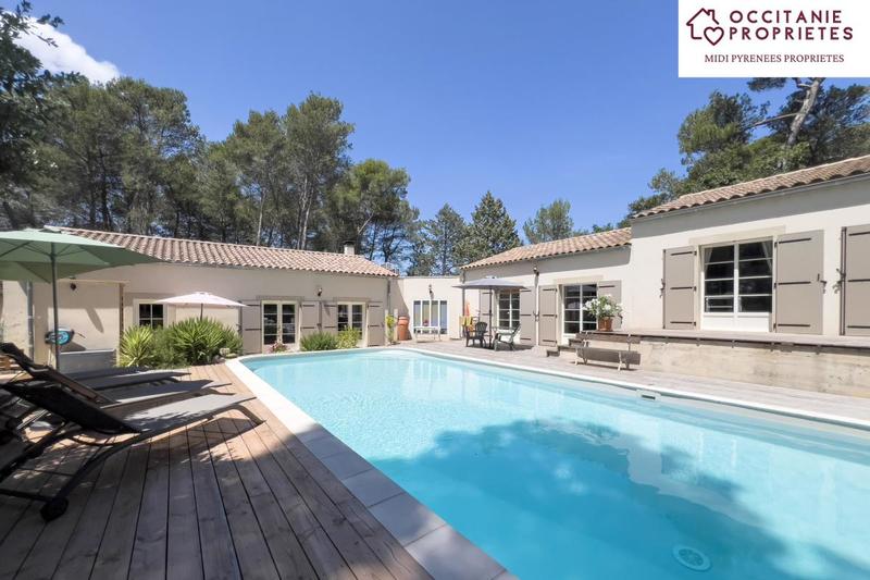 Propriété - 345 m² - 9 pièces