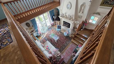 Maison - 262 m² - 8 pièces