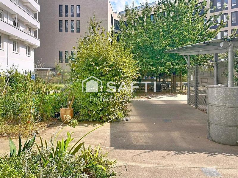 Local commercial - 83 m² - 9 pièces