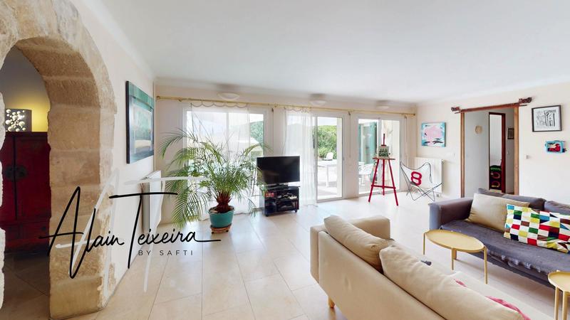 Maison - 220 m² - 8 pièces