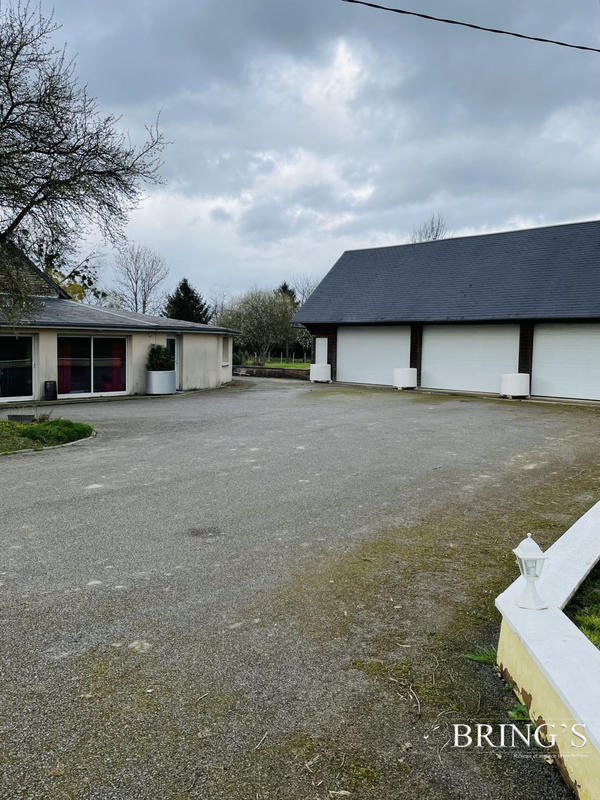 Maison - 340 m² - 6 pièces