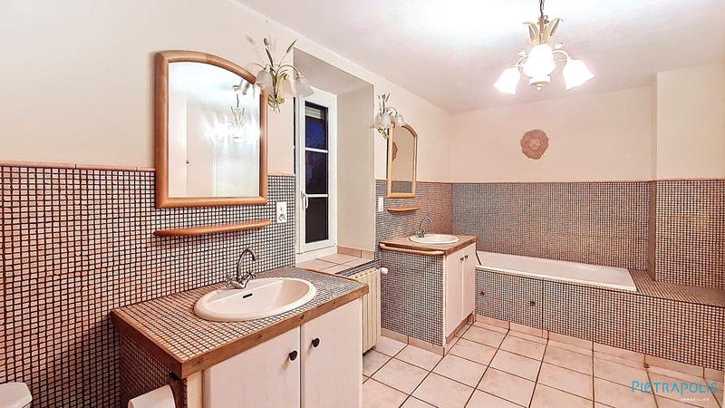 Maison ancienne - 213 m² - 8 pièces