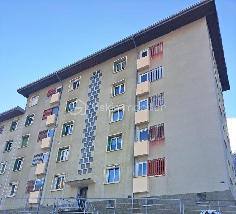 Appartement - 80 m² - 5 pièces