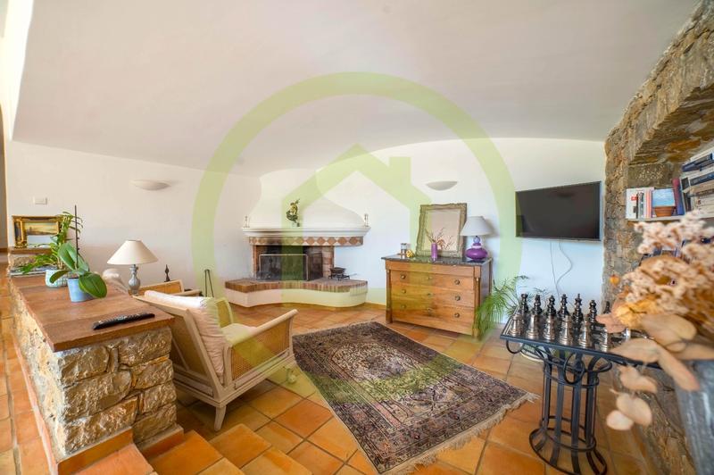 Villa - 300 m² - 6 pièces