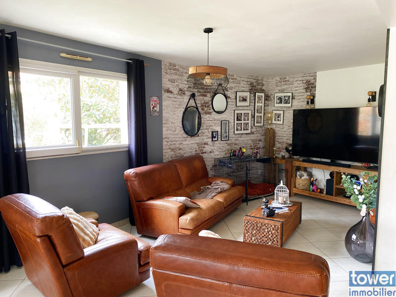 Maison - 219 m² - 10 pièces