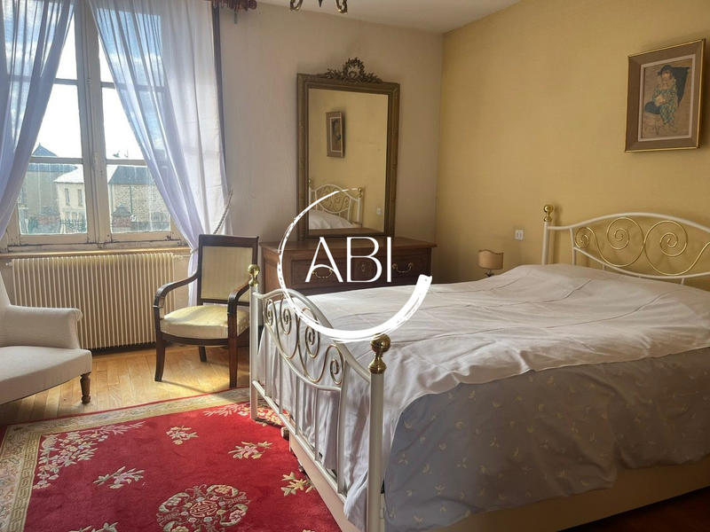 Maison - 230 m² - 8 pièces