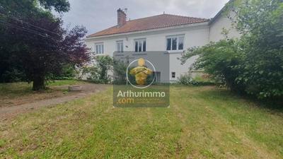 Maison - 137 m² - 9 pièces