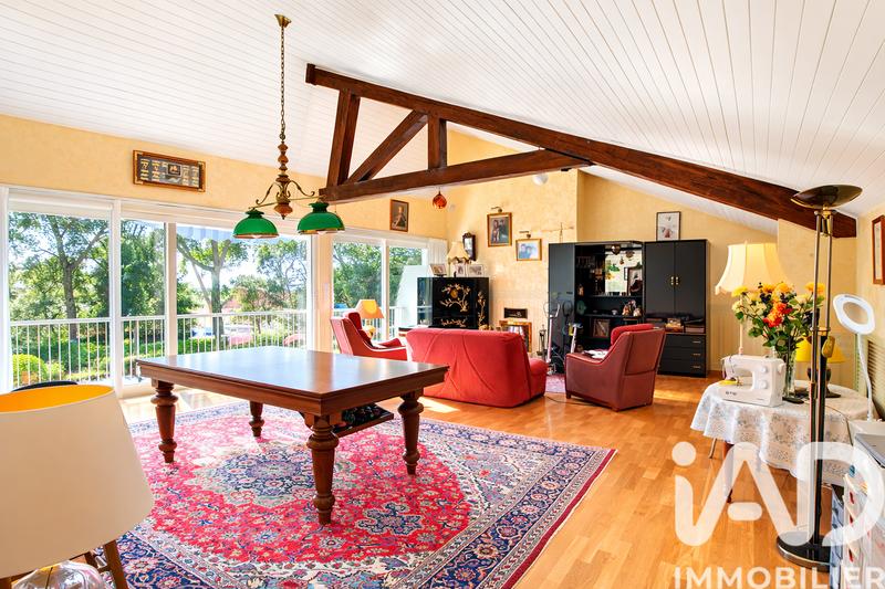 Maison - 240 m² - 8 pièces