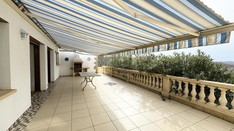 Propriété - 300 m² - 8 pièces