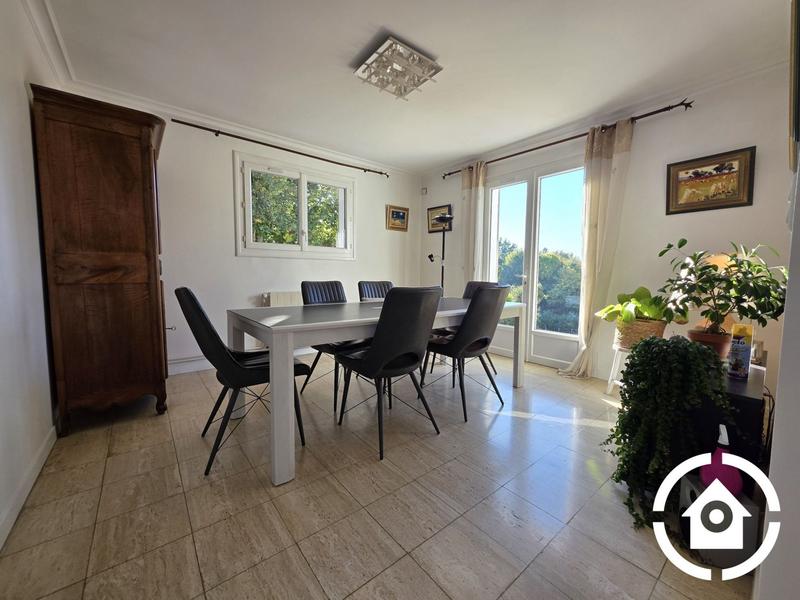 Maison - 212 m² - 8 pièces