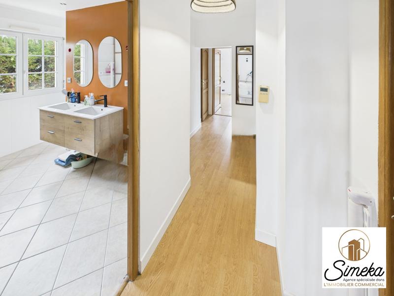 Maison contemporaine - 194 m² - 9 pièces