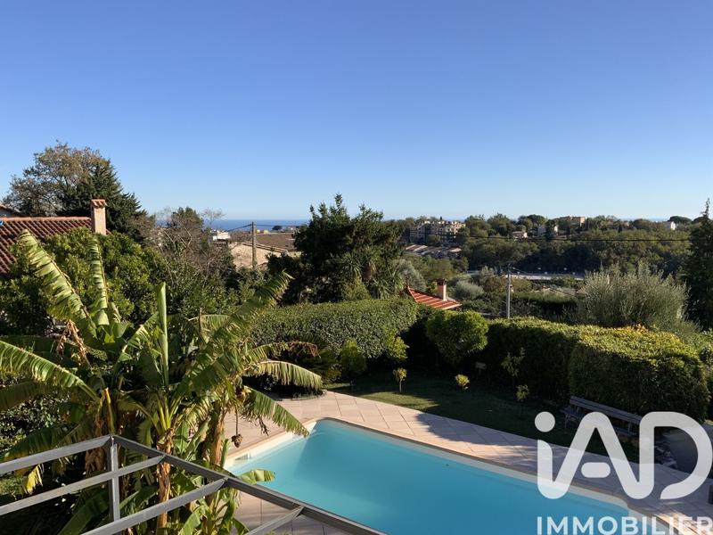 Maison - 210 m² - 8 pièces